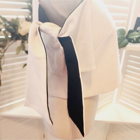 MILLY COLD SHOULDER WITH TIE BLACK / WHITE TOP SIZE SMALL - Picture 3 of 6